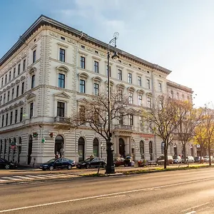 *** Отель Adagio Downtown Венгрия